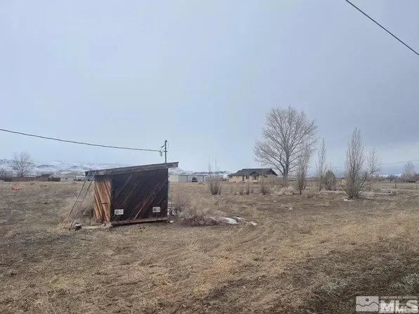 14 Hall Ln, Yerington, NV 89447
