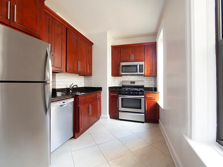 160 88th St #B5 — Photo 7