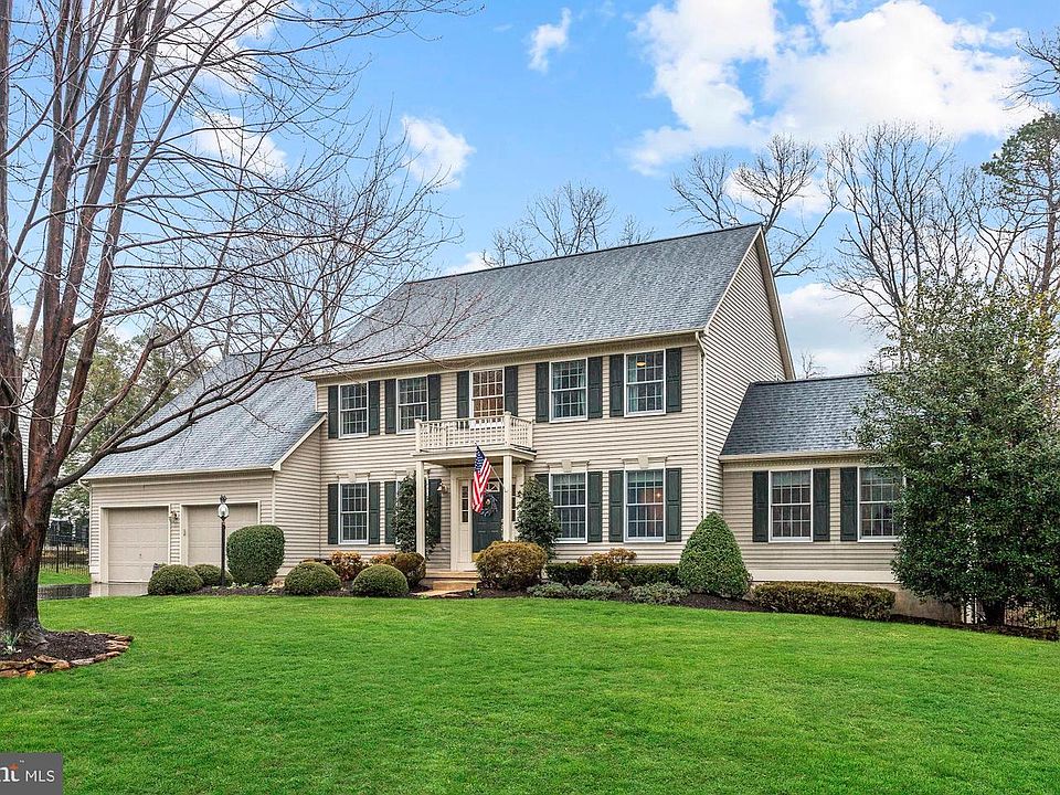 1st image of 207 Serenade Ct