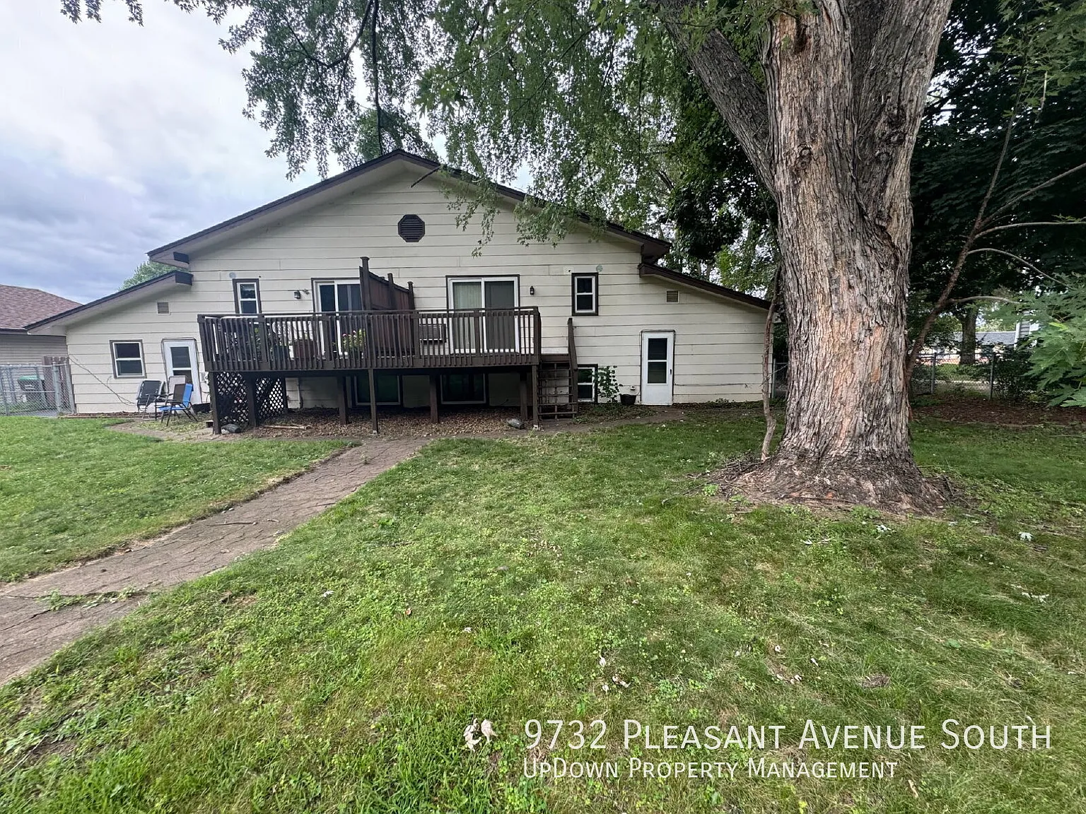 Side by side duplex Discover Comfort and Convenience: Spacious 2-Bedroom with 1.5 Baths at 9732 P... — Photo 2