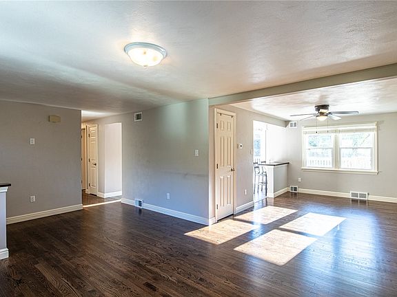 4th image of 3720 Gleneagle Dr