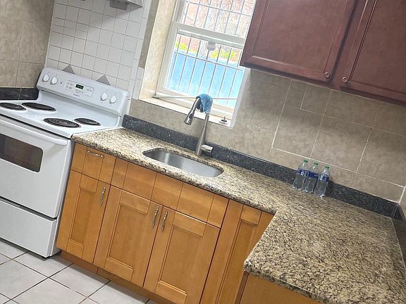 5th image of 2628 S Beulah St