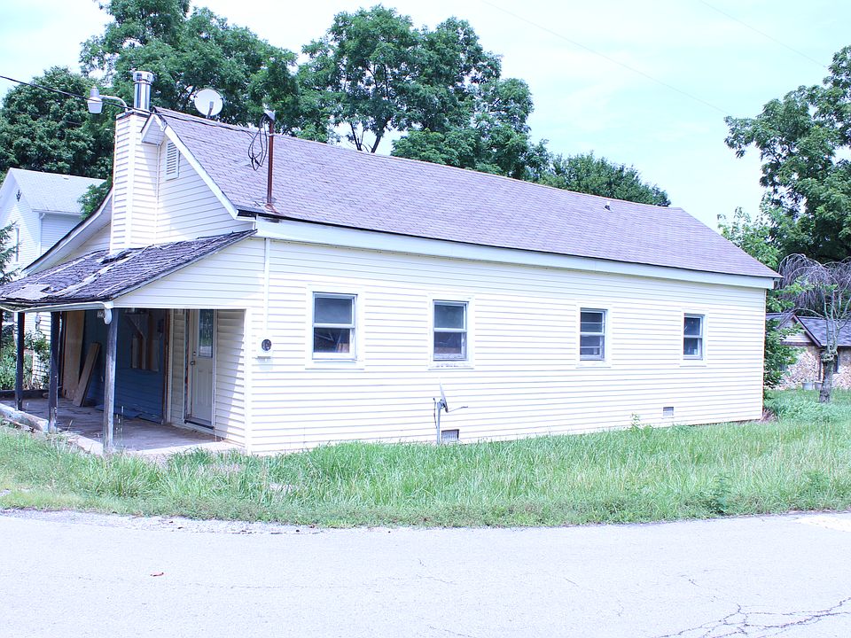 1st image of 22501 Gifford Ave