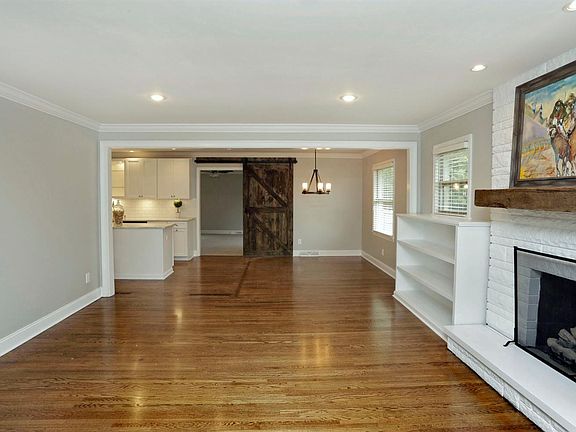 3rd image of 233 Leawood Dr