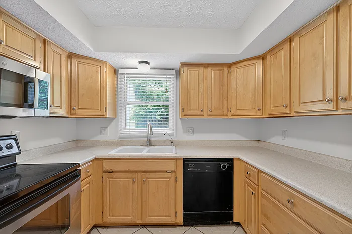 4631 Graceland Ave — Photo 15