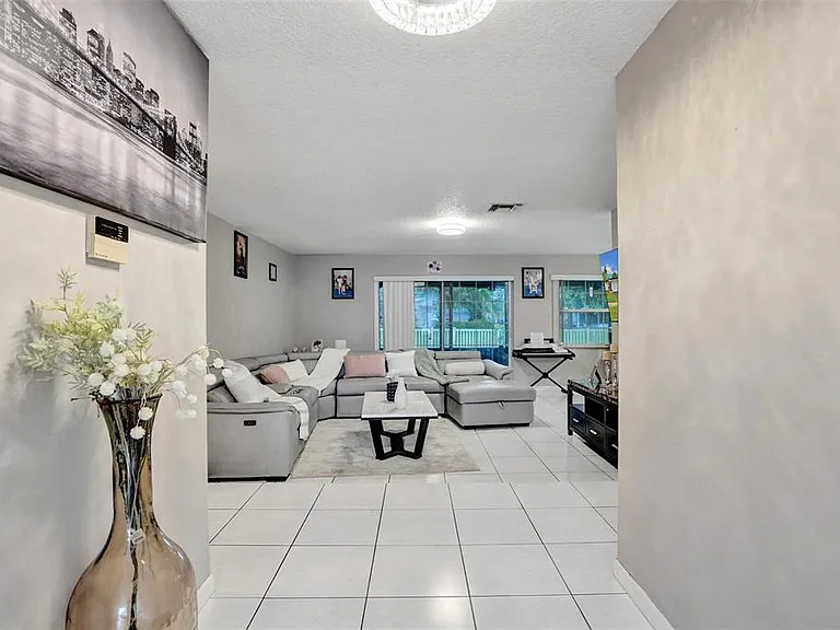 NW 81st St — Photo 11