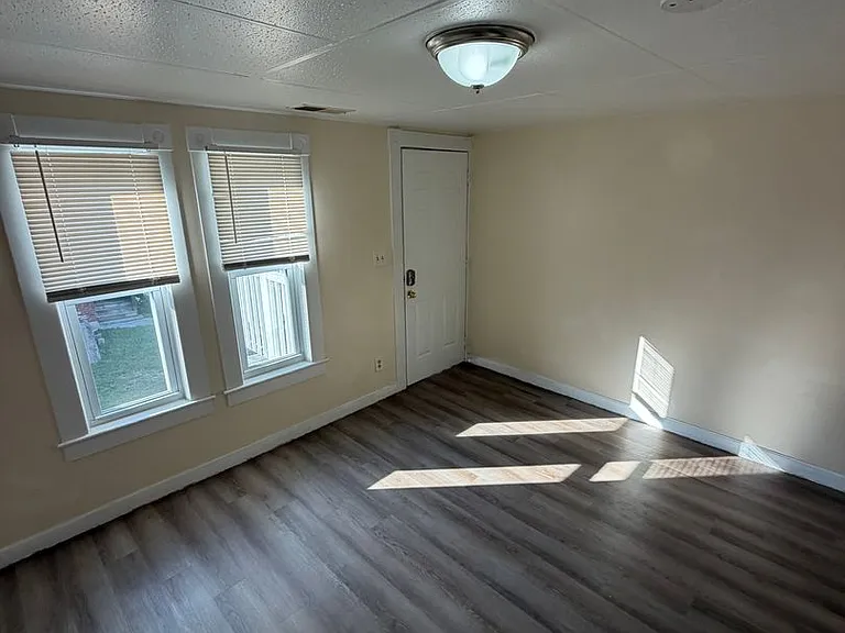 12 Varney St #2-R — Photo 5