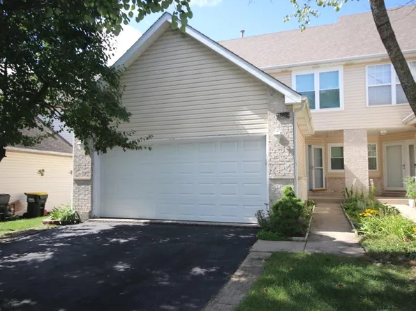 1098 Viewpoint Dr, Lake In The Hills, IL 60156