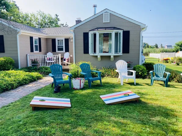 28 Hammock Parkway, Clinton, CT 06413