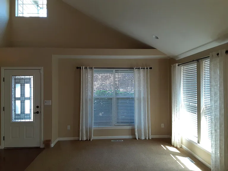 657 Spring Valley Dr — Photo 14