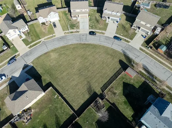 571 S Meadowbrook St, Gardner, KS 66030