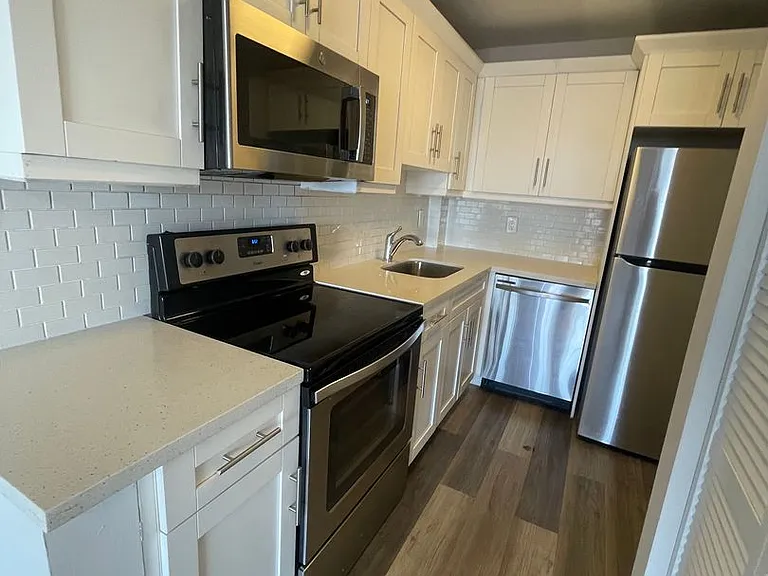 220 SW 17th Ct — Photo 14