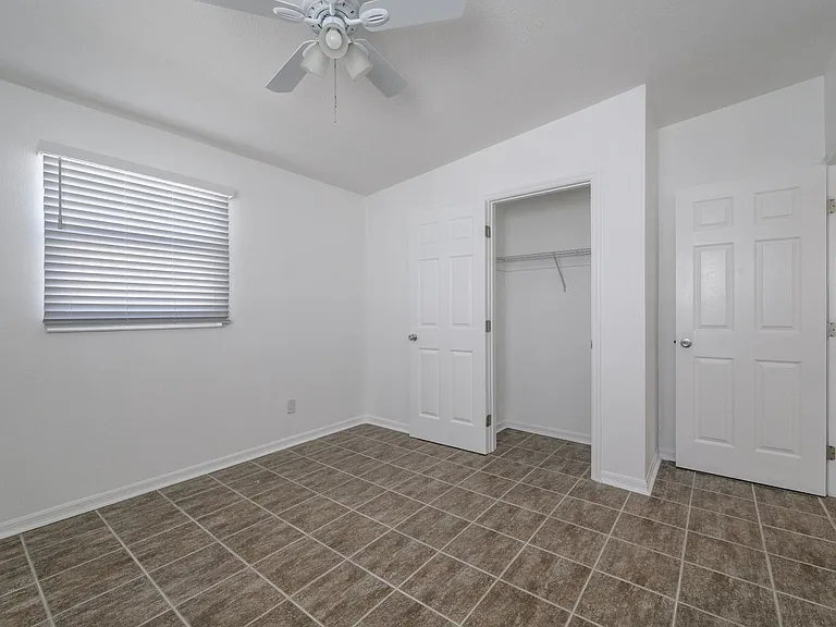 927 W Olympia Ave — Photo 29