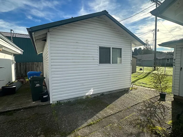 962 Laurel Ave — Photo 11