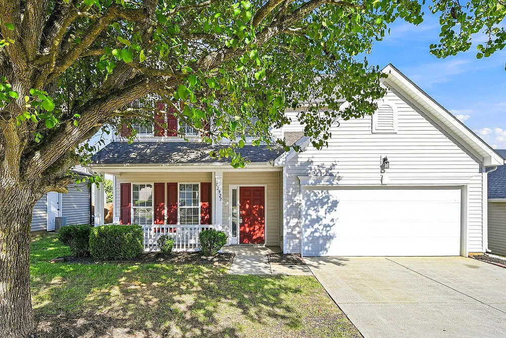 3 bed, 2.5 bath, 2012 sqft, $2,245 — Photo 1
