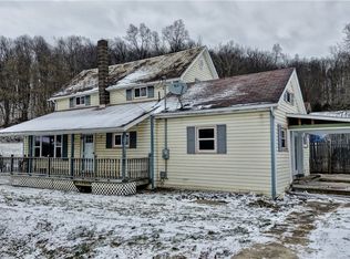 2404 Lowden St NW, Dover, OH 44622