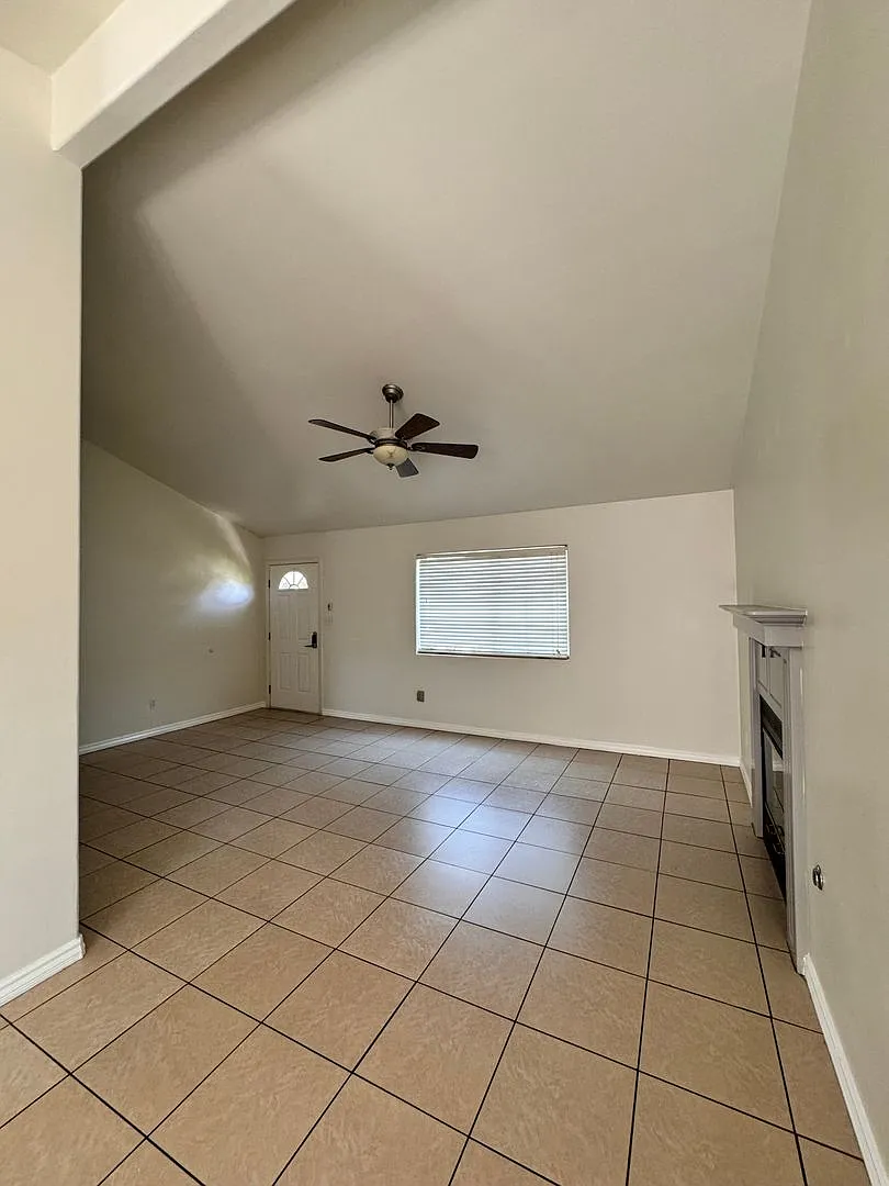 Beautiful Bakersfield Home Available for Rent 5607 Plate Pass Way, Bakersfield, CA 93307 — Photo 4