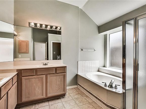 4th image of 2041 Reddenson Dr