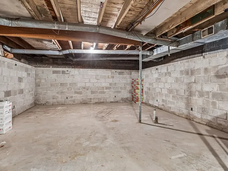 535 N Pebble St — Photo 21
