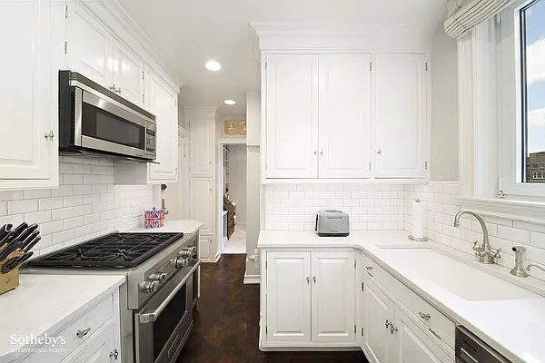 Sold by Sotheby's International Realty | media 4