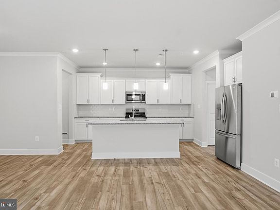 3rd image of 502 Willowshire St