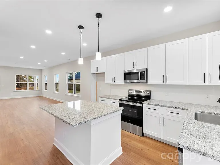 1558 7th Avenue Dr SW — Photo 12