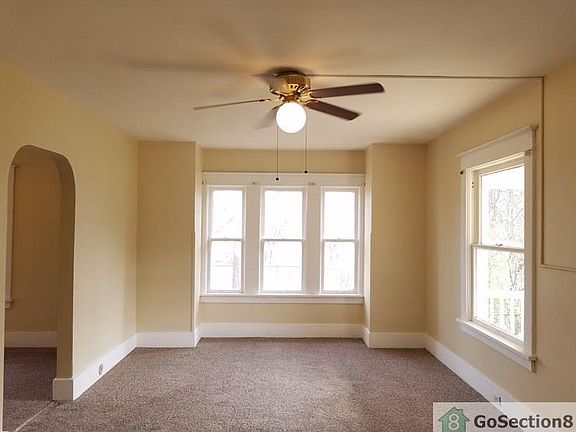 5th image of 1115 E Myrtle Ave