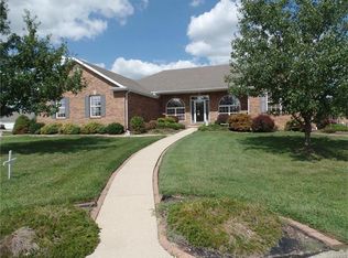295 Regency Ct, Highland, IL 62249