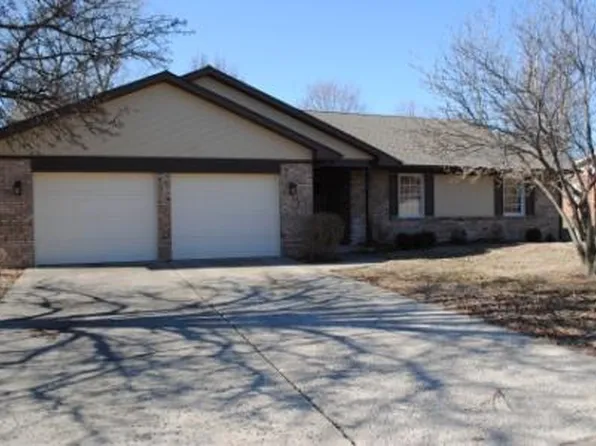 155 Pineywoods Dr, Swansea, IL 62226