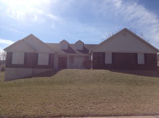 362 Round Tower Dr E, Saint Charles, MO
