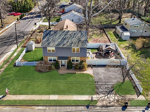 3rd image of 244 Manor Blvd