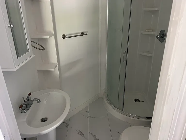 822 Bay St — Photo 6