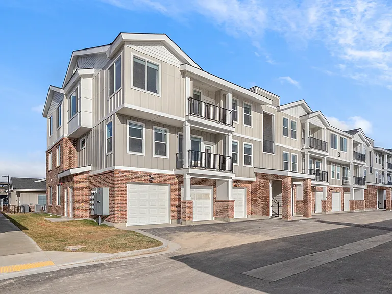 1135 Latitude Cir — Photo 38