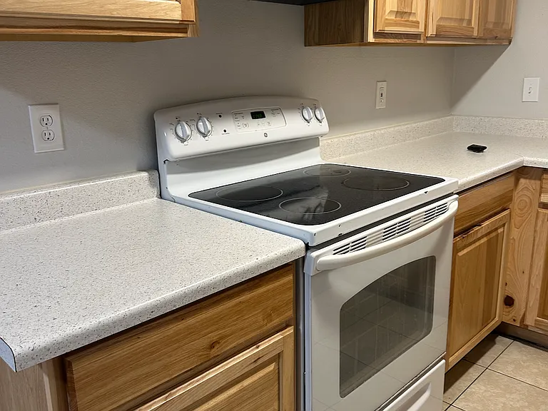 1685-1691 Salishan St SE #1687 — Photo 3