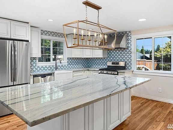 3rd image of 5649 Mount Tahoma Ct SE