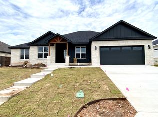 110 Parlin Ln, Fredericksburg, TX 78624