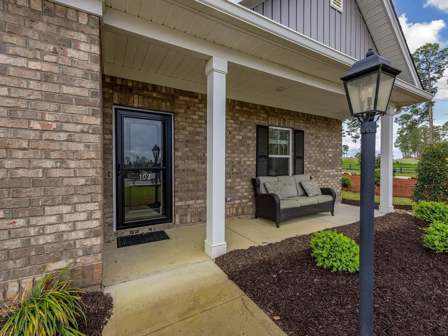 4 bed, 2415 sqft, $2,800 — Photo 2