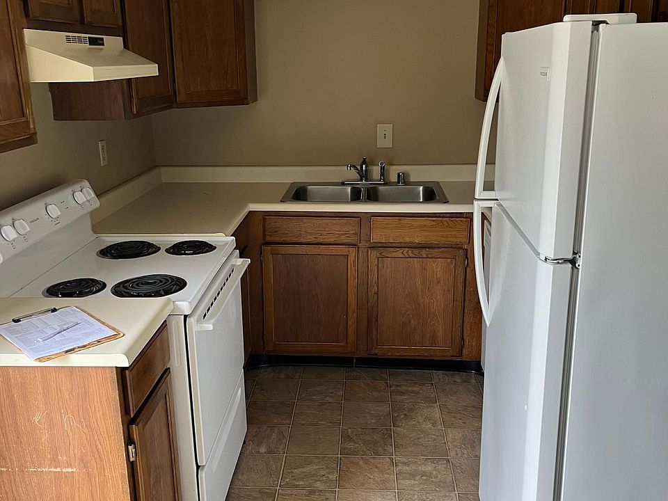 1st image of 337 Churchill Dr APT 3