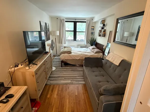 255 West 75th Street image 1 of 2