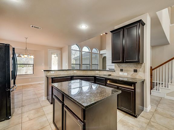 5th image of 404 Elm Creek Dr