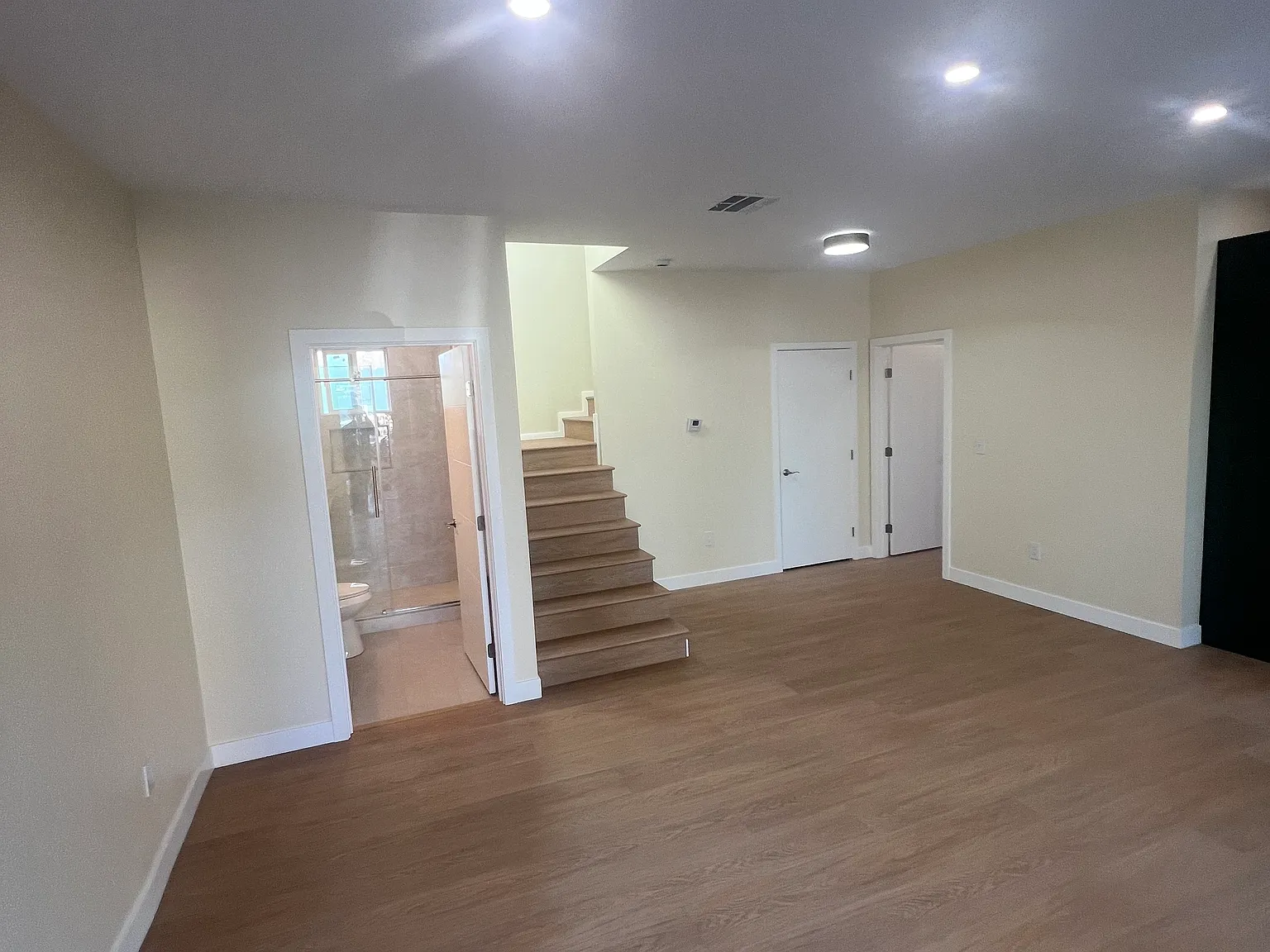 3 bed, 1200 sqft, $4,200 — Photo 4