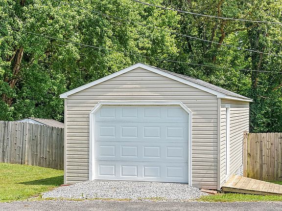 2nd image of 121 Candy Dr