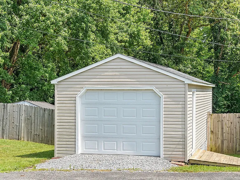 121 Candy Dr — Photo 2