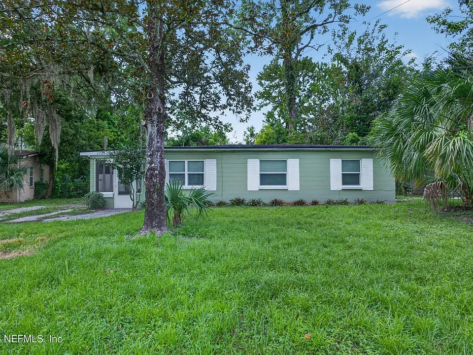 2256 Inwood Cir S