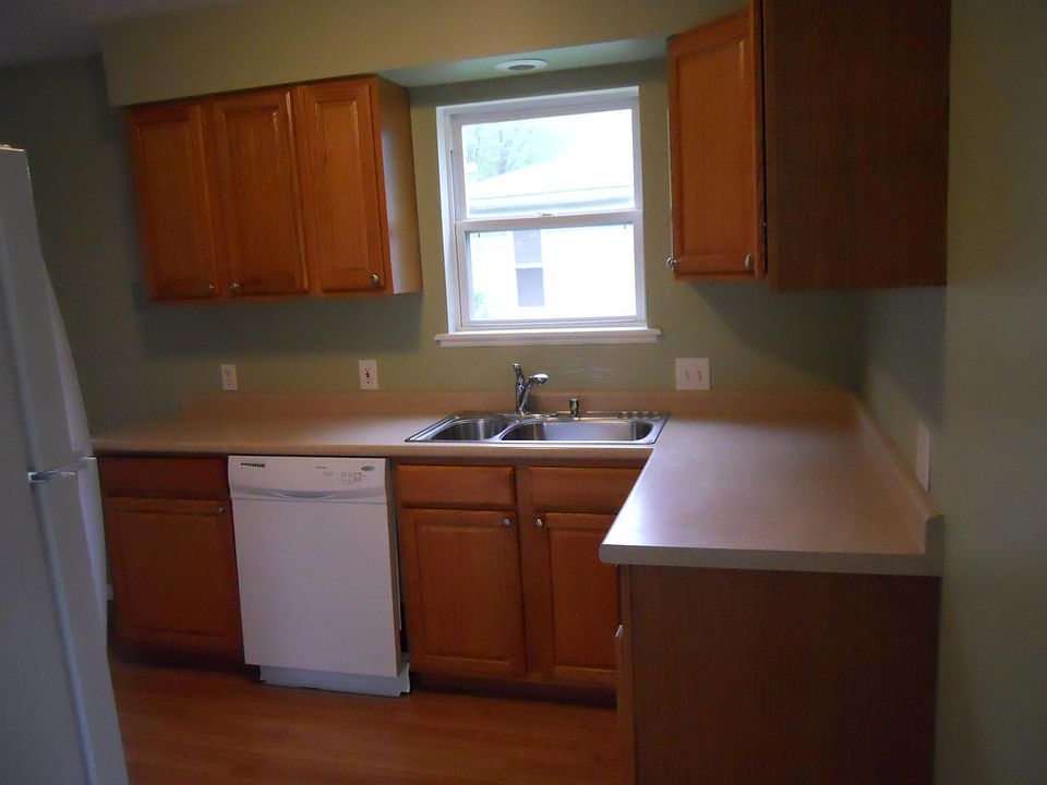 2nd image of 117 Delaware St