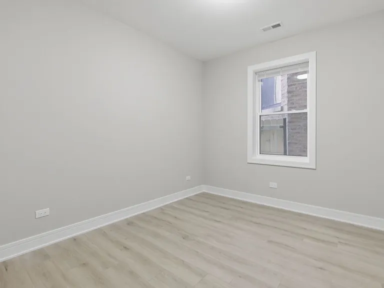 4933 S Champlain Ave #1 — Photo 11