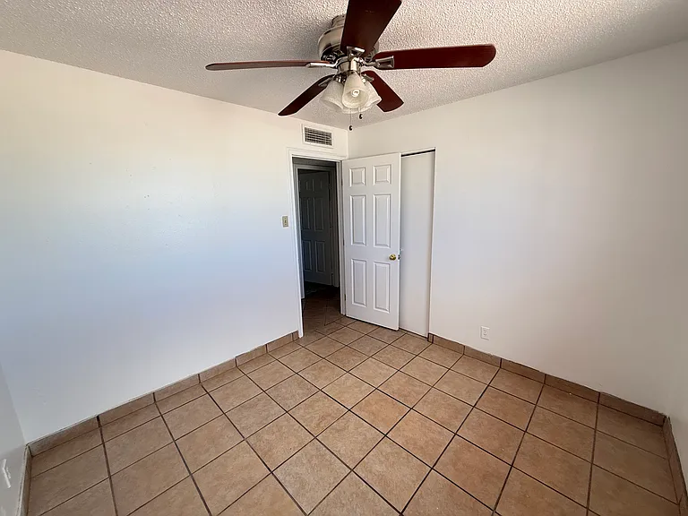 5012 Royal Dr — Photo 12