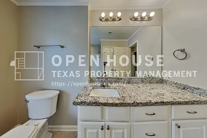 3918 Forest Village Dr — Photo 22