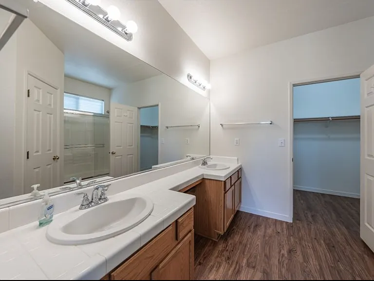 1004 W Orange St — Photo 13