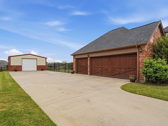 3rd image of 217 Silver Rose Blvd